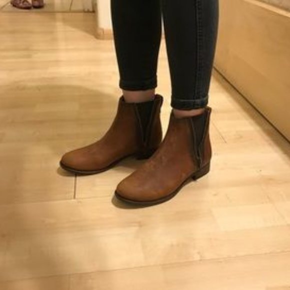 Frye Carly Zip Cognac Leather Chelsea Ankle Bootie - Picture 5 of 16